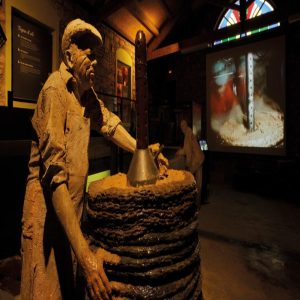 Oleoturisme: Visita teatralitzada Ton el moliner Molí d'oli a Priorat